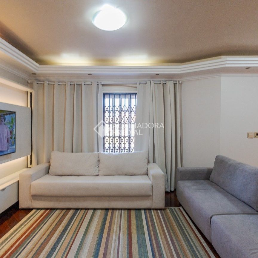 Casa com 4 quartos e 180m² para alugar em Fátima, Canoas. - Foto 1
