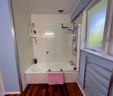 Charming 2-Bed Eastbourne Flat, Beachside Bliss - Photo 5