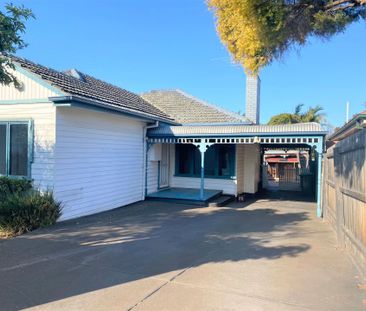 Family Home in the Heart of Newport! - Photo 1