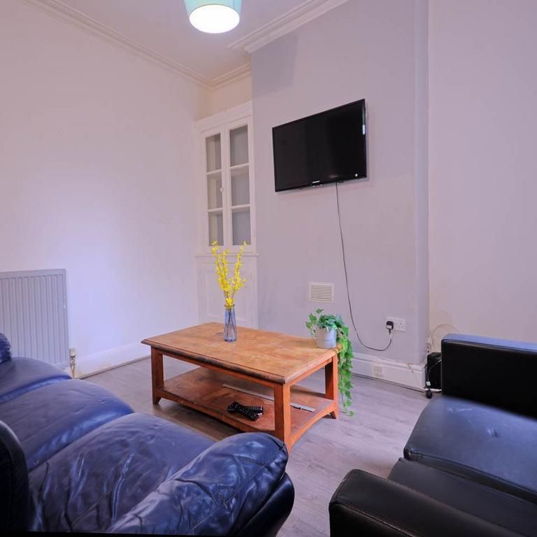 1 bedroom in a house share to rent - Photo 1