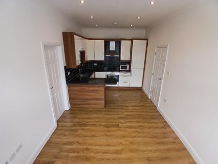 2 bedroom flat to rent - Photo 2