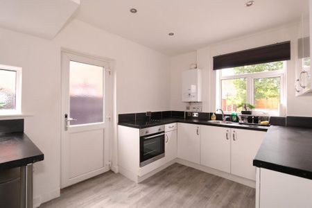 3 bedroom semi-detached house to rent - Photo 2