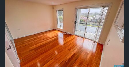 "Like New 4–5 Bedroom Double Storey Home for Rent" - Photo 3