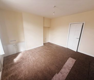 2 Bed End Terrace, Station Road, S35 - Photo 1