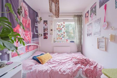 3 bedroom flat to rent - Photo 4