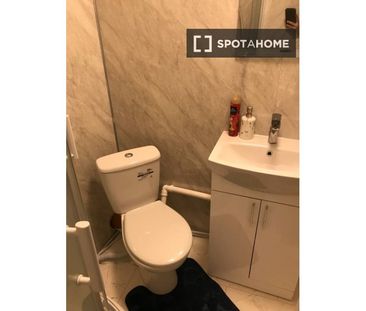 Room in 2-bedroom flat for rent in Finglas South, Dublin - Photo 2