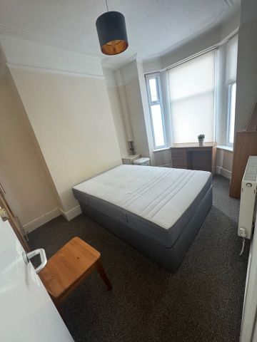 Room in a Shared House, Blandford Road, M6 - Photo 2