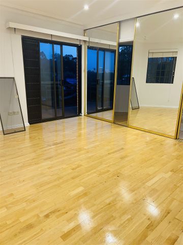 5Bed 3 Bath 1 Garage| All Bills Included | Move-in Ready –Earlwood - Photo 4