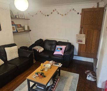 3 Bed - 15 Hessle Walk, Hyde Park, Leeds - LS6 1EJ - Student - Photo 1