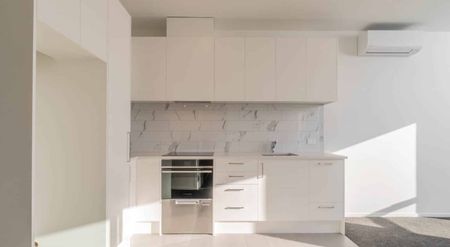 Near New Apartment Built To Perfection - Waterview - Photo 3