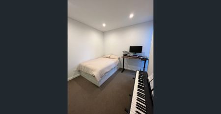 Nearly Brand New Two Bedrooms Apartment Near Rockdale Railway Station - Photo 2