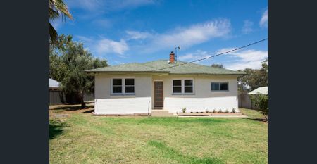 Four Bedroom Family Home - Photo 5