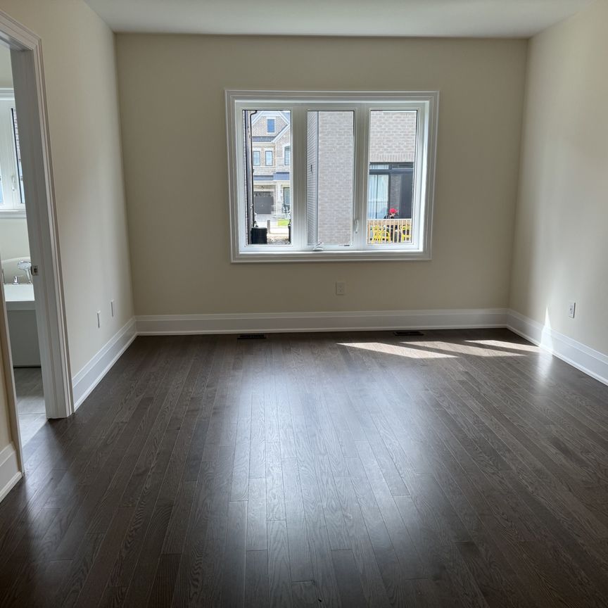 For Lease - 84 Tempel Street, Richmond Hill, Ontario - Photo 1