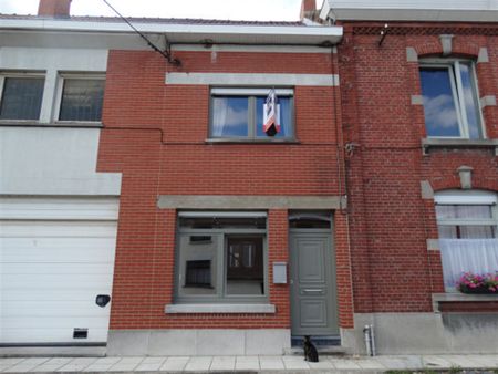 Maison entièrement rénovée avec jardin emmuré - Photo 4