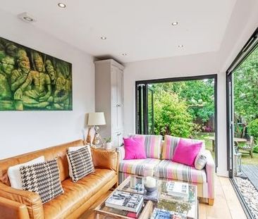 5 Bed Terraced House, Warner Road, N8 - Photo 3