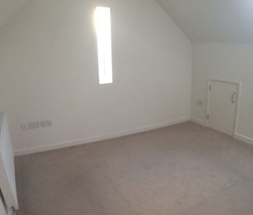 Three Bedroom Apartment to Rent in Taunton - Photo 2