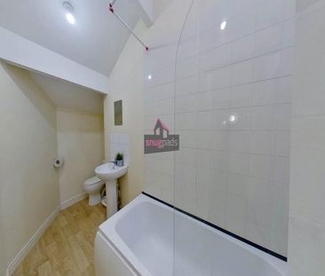3 bedroom flat to rent - Photo 6
