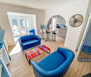 1 bedroom in a house share to rent - Photo 2