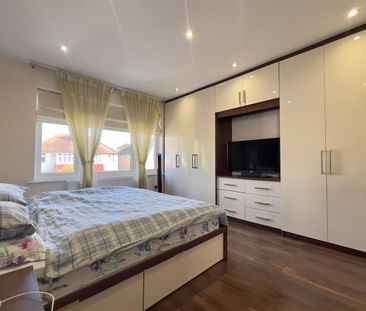3 bedroom house - semi-detached - Photo 3