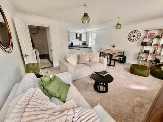 Room 1, Grosvenor Road, Bromley BR4 - Photo 1