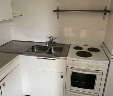 Heljestrandsgatan, Eskilstuna - Photo 2