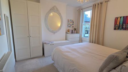 BRIGHT, PEACEFUL, SPACIOUS LARGE DOUBLE WITH SUPERKING BED NEAR TUBE - Photo 2