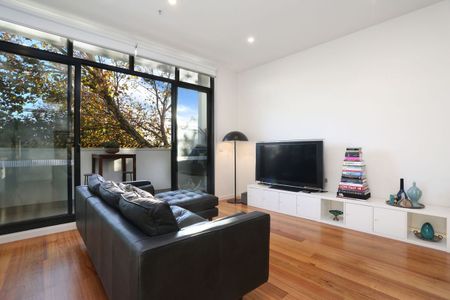 "Live large on the CBD fringe!" - Photo 2