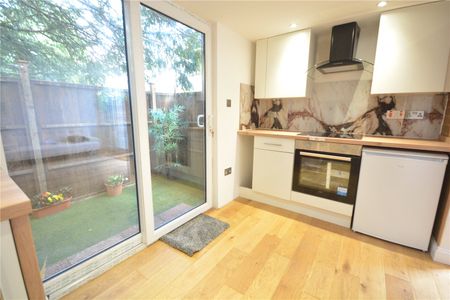 8 Woodcote Hall. 8 Woodcote Road, Epsom, Surrey, KT18 7QQ - Photo 5