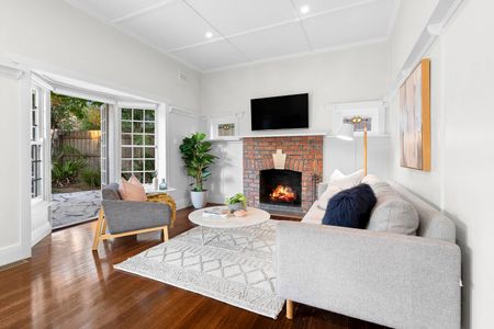 25 Raynes Street, Caulfield South VIC 3162 - House For Rent | Domain - Photo 2