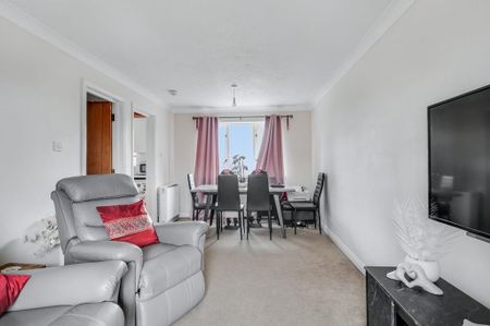 2 bedroom flat to rent - Photo 2