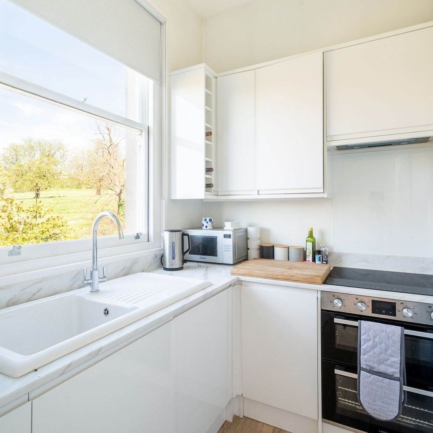 St James`s Square - Photo 1