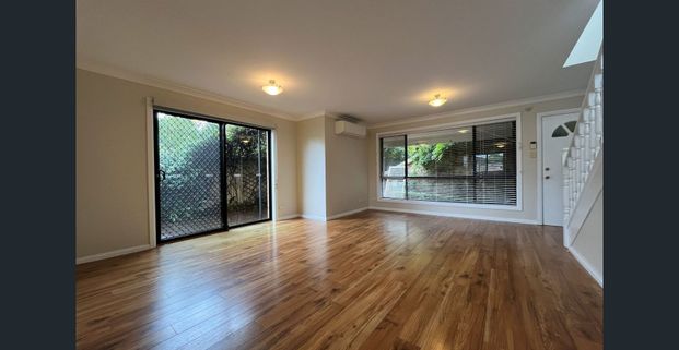 Well Presented Two Bedroom Townhouse! - Photo 1