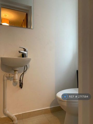 1 bedroom in a house share to rent - Photo 5