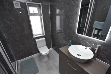 Hilda Close, Gilesgate - DH1 - Photo 3