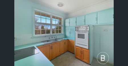 SPACIOUS FAMILY HOME WITH MULTIPLE LIVING AREAS - Photo 5