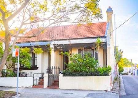 Idyllic Inner West Terrace Home - Photo 5