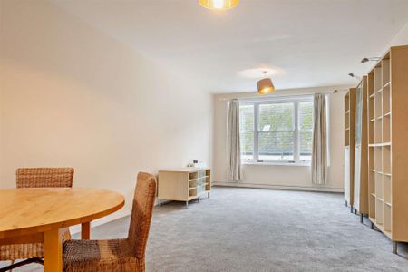 Moynes Court, Faringdon - Photo 2