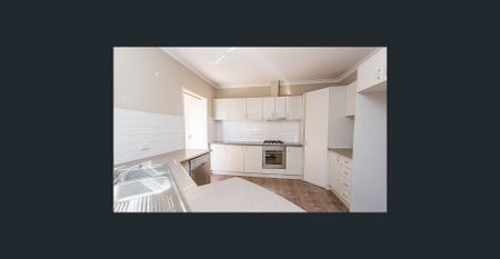 Charming 3 Bedroom, 2 Bathroom Unit in Midland - Photo 5