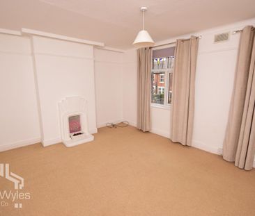3 bedroom end of terrace house to rent - Photo 3