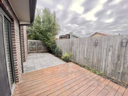 6/135 Brunswick Road, Brunswick VIC 3056 - Photo 2