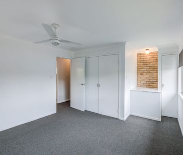 Beautiful Townhouse, in a great Location - Photo 4