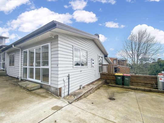 3 Bedroom nearlynew house in Glen Eden - Photo 1