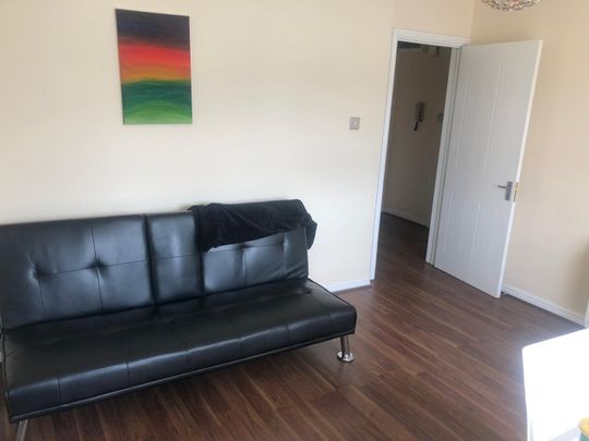 1 Bed Flat, Conifer Court, IG1 - Photo 1