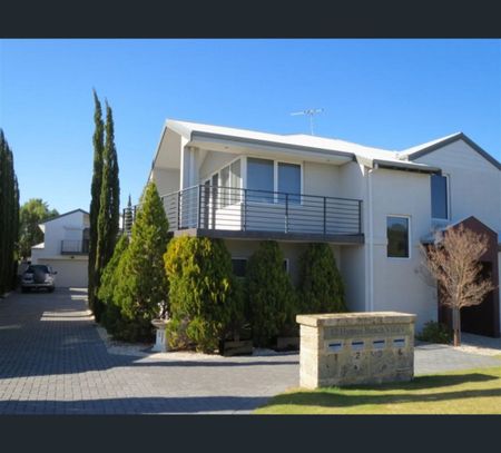 4/12 Hymus Street, Rockingham, WA 6168 - Photo 4