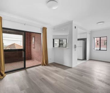 Spacious two-bedroom apartment in the heart of Dulwich Hill - Photo 2