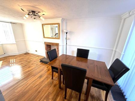 2 bedroom semi-detached house to rent - Photo 3