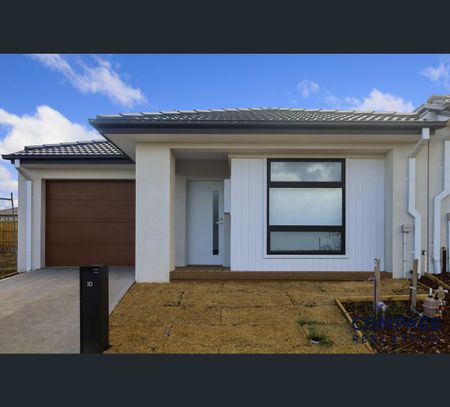 14 Maggie Crescent, Mambourin, Vic 3024 - Photo 3