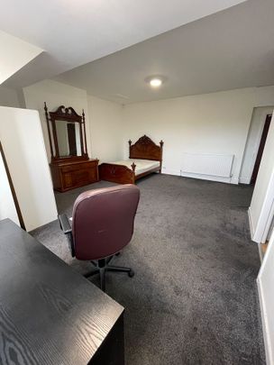 Room in a Shared House, Beresford Road, M13 - Photo 1