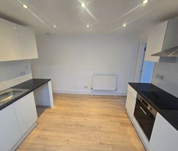 2 Bed Flat, Norbury Road, CR7 - Photo 2