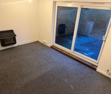 5 Bed Detached House, Park Hill Road, CR0 - Photo 3